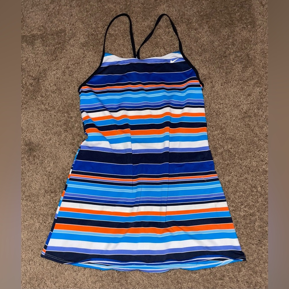 NWOT Women’s Nike swimsuit coverup